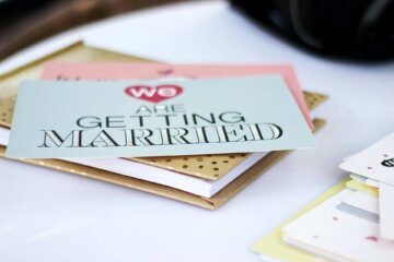 Wie Sie Ihre Hochzeitskarte gestalten